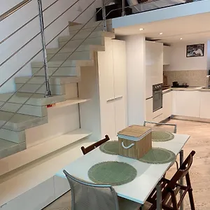 https://regina-milano-in-bocconi.it-lombardy.com